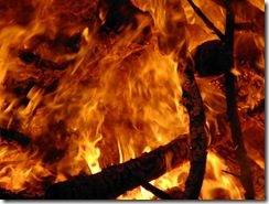 2001-11-23_fire_close_up